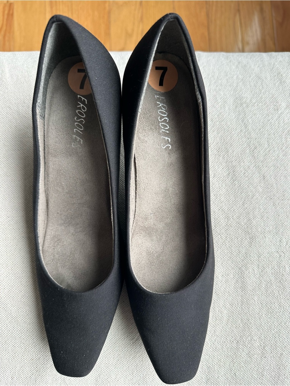 AEROSOLES Black Square-Toe Slip-On fabric pumps size 7